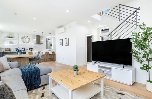 North Beacon Hill House | Air-Conditioned 3BR/3.5BA Luxe Modern Home!