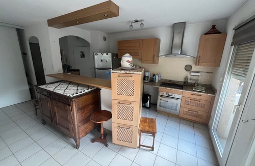 Celleneuve Apartment | Air-conditioned apartment in secure residence