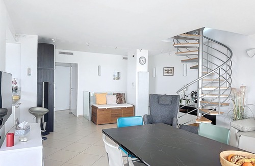 Carnon-Plage Apartment | Air-conditioned apartment with terrace and parking, sea-facing