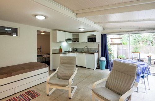 Puivert Apartment | Air-conditioned apartment with shared pool