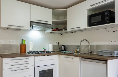 Puivert Apartment | Air-conditioned apartment with shared pool