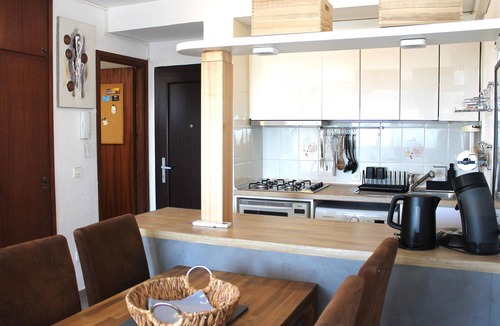 Santa Margarida Apartment | Air-Conditioned Apartment with Elevator in Santa Margarita