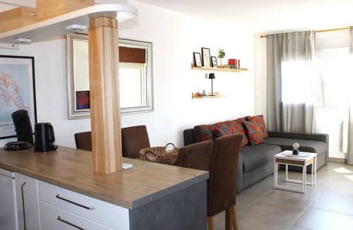 Santa Margarida Apartment | Air-Conditioned Apartment with Elevator in Santa Margarita