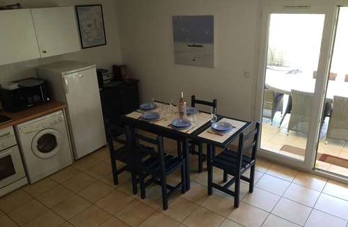 Portiragnes-Plage Villa | Air-Conditioned Beach Villa with Shared Pool