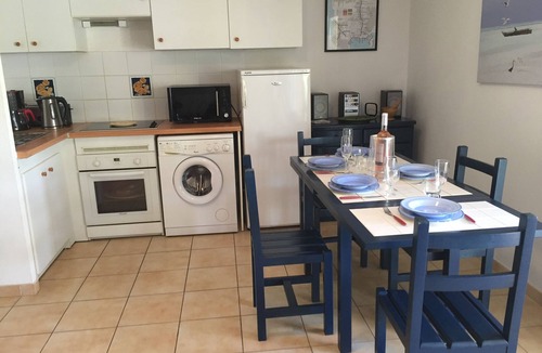 Portiragnes-Plage Villa | Air-Conditioned Beach Villa with Shared Pool