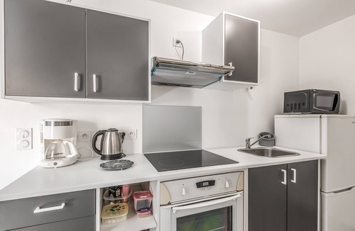 Maraussan Apartment | Air-conditioned city-center T2 with exterior