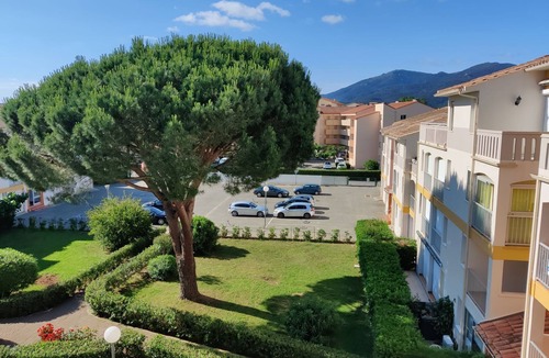 Argeles Plage Apartment | Air-conditioned apartment. Close to shops and sea. Parking. Rated Atout France 1*.