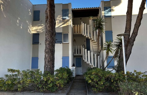 Le Grau-Du-Roi Apartment | Air-conditioned apartment with parking, port view - Le Grau-du-Roi