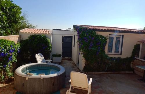 Le Grau-Du-Roi House | air-conditioned house, well equipped, veranda, jacuzzi, quiet garden, close to everything