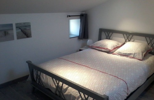 Pons Cottage | Air-conditioned gîte* "le pigeonnier"- prepared beds + bathroom linen provided