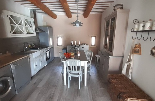 Courthezon Cottage | Air-conditioned gite between Avignon and Orange.