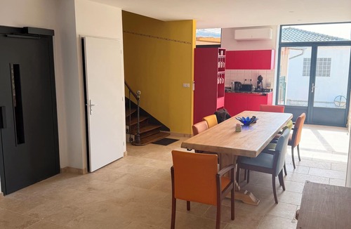 Lauzerte House | Air-conditioned house with terrace and elevator