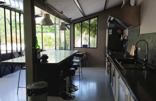 Le Pontet House | Air-conditioned house with jaccuzi and private enclosed garden with trees