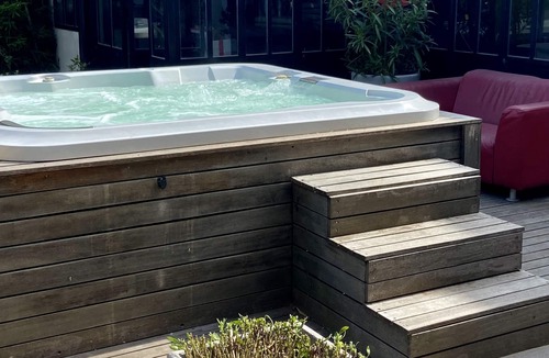 Le Pontet House | Air-conditioned house with jaccuzi and private enclosed garden with trees