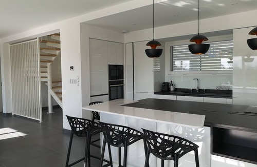 Vacquiers Villa | Air-conditioned house overlooking the Pyrenees with heated pool and covered spa