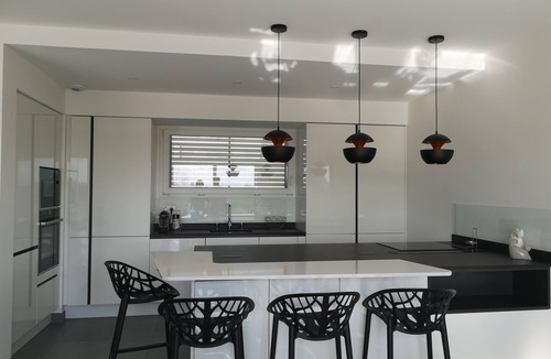 Vacquiers Villa | Air-conditioned house overlooking the Pyrenees with heated pool and covered spa