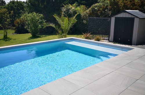 Vacquiers Villa | Air-conditioned house overlooking the Pyrenees with heated pool and covered spa