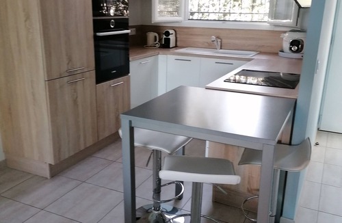 Vergeze House | Air-conditioned house in private residence. Large terrace with awning.