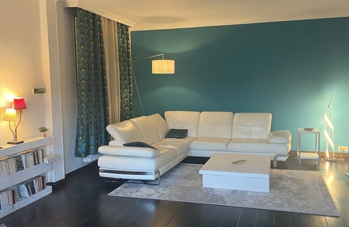 Le Pontet House | Air-conditioned house with jacuzzi, enclosed garden with trees.