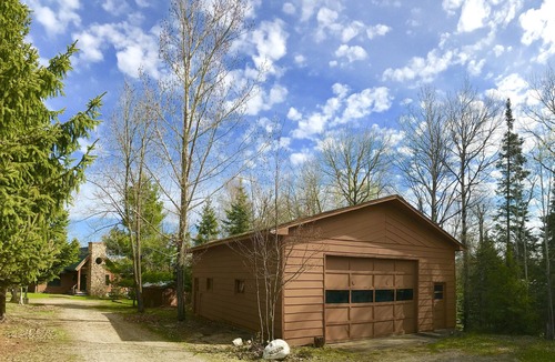 Tower Cabin | Air-Conditioned Lakeshore Cabin