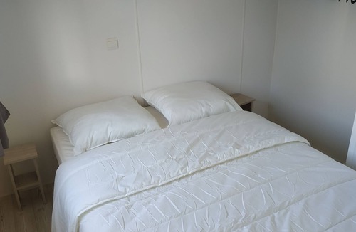 Gastes House | Air-conditioned mobile home with TV