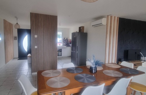 Dunes Villa | Air-conditioned single-storey house sleeps 10