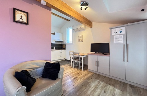 Bonnefoy-Roseraie-Gramont House | Air-conditioned studio near city center