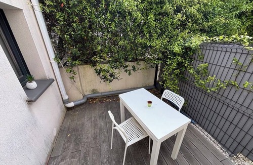 Jacou Apartment | Air-conditioned studio adjoining villa