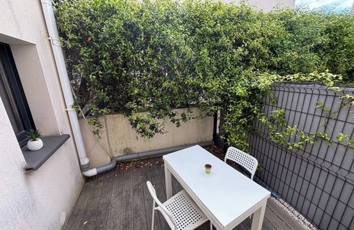 Jacou Apartment | Air-conditioned studio adjoining villa