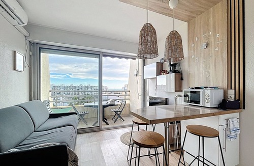 Mauguio Apartment | Air-conditioned studio cabin near beach with sea view