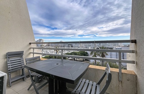 Mauguio Apartment | Air-conditioned studio cabin near beach with sea view
