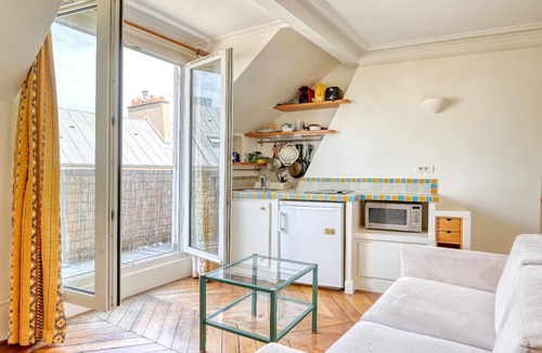 Saint-Germain-des-Pres Apartment | Air-conditioned studio in Saint Germain Pres Louvre