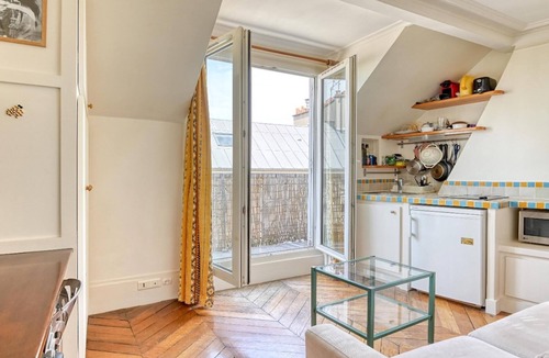 Saint-Germain-des-Pres Apartment | Air-conditioned studio in Saint Germain Pres Louvre