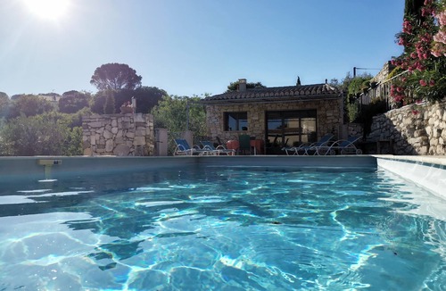 Vezenobres House | Air-conditioned villa with panoramic view and swimming pool.