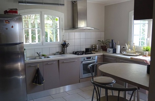 Avignon Villa | Air-conditioned villa for 8 people