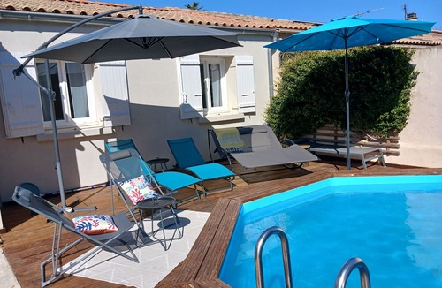 Le Pontet Villa | Air-conditioned villa with garden and pool near Avignon