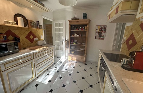 Sorgues House | Air-conditioned villa in Sorgues near Avignon, swimming pool and beautiful environment.