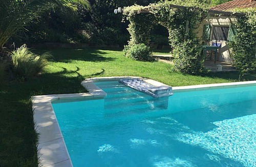 Sorgues House | Air-conditioned villa in Sorgues near Avignon, swimming pool and beautiful environment.