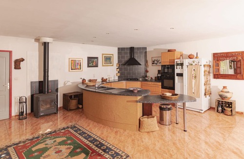 Neffies Villa | Air-conditioned villa with pool and garden - Entire accommodation