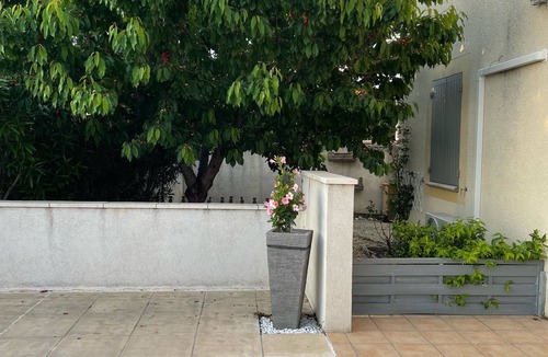 Vedene House | Air-conditioned, well-maintained house with private, unoverlooked swimming pool