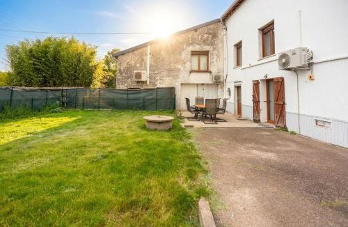 Socourt Villa | Air Hockey and Garden
