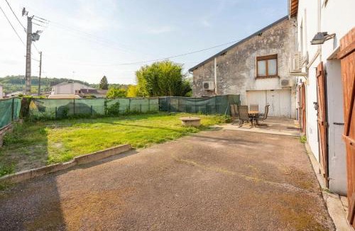 Socourt Villa | Air Hockey and Garden