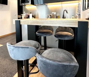 Saint-Maurice Apartment | Airbnb à Paris-Bois de Vincennes