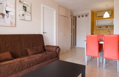 Salou City Centre Apartment | AirCon Apartment · Beach 100m · Pool · Wifi · UHC MICHELANGELO