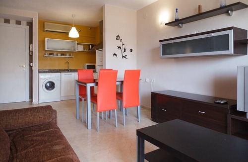 Salou City Centre Apartment | AirCon Apartment · Beach 100m · Pool · Wifi · UHC MICHELANGELO