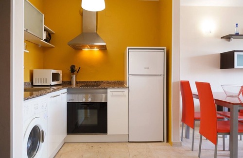 Salou City Centre Apartment | AirCon Apartment · Beach 100m · Pool · Wifi · UHC MICHELANGELO
