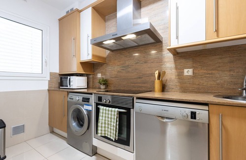 Salou City Centre Apartment | AirCon Apartment · Beach 50m · Parking · Pool · UHC LES ONES