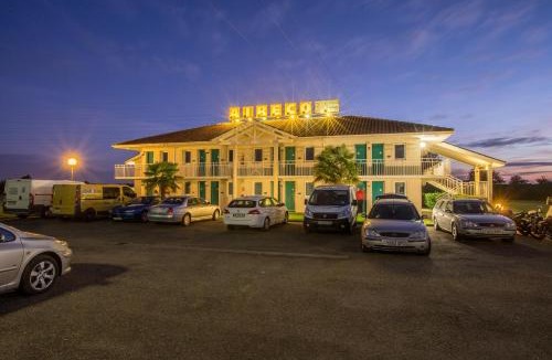 Cazeres-sur-l'Adour Hotel | Aireco