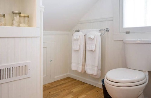 Woodland Apartment | Airie Studio with onsite Parking