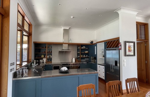 Coopers Beach House | AIRLIE - LUXURY BEACH FRONT